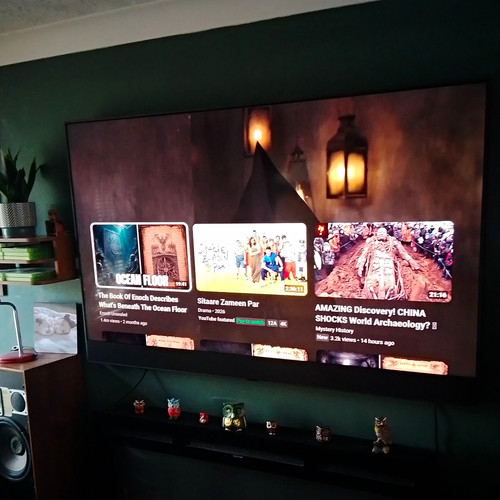 Bush 8in led flat screen - led,
