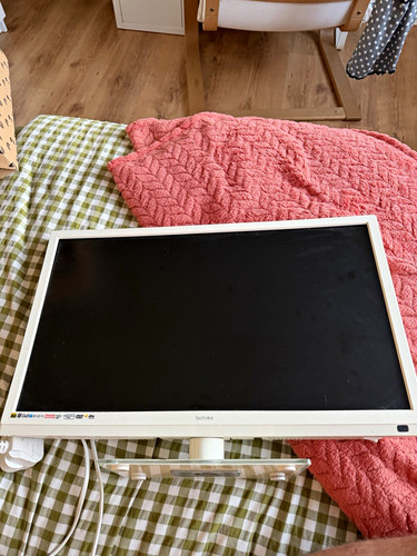 Technika 5in white led - 21.5in,